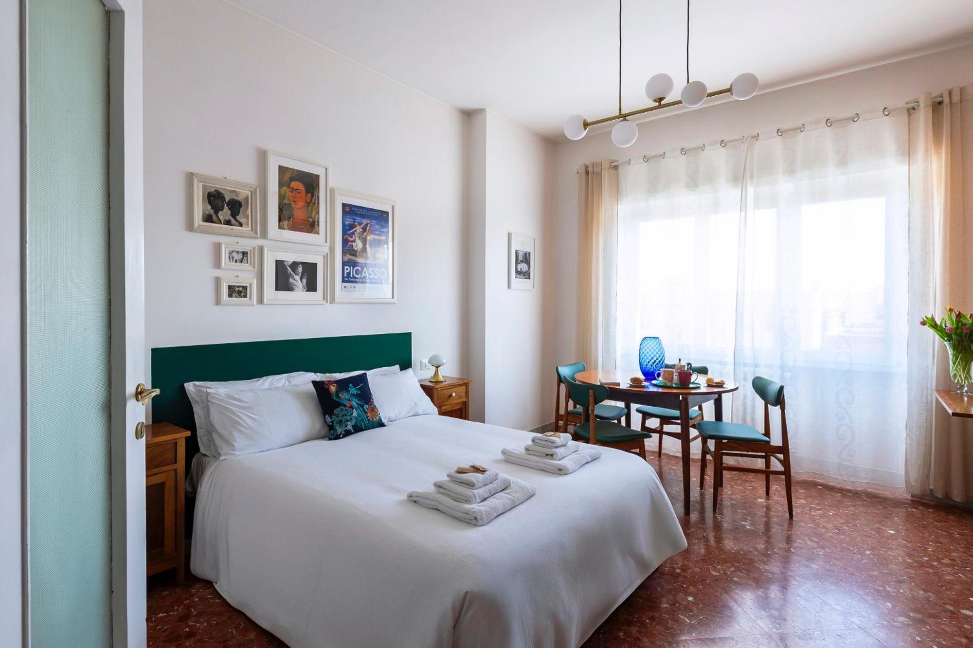 Casa Adele Lovely Mid-century Apartment,